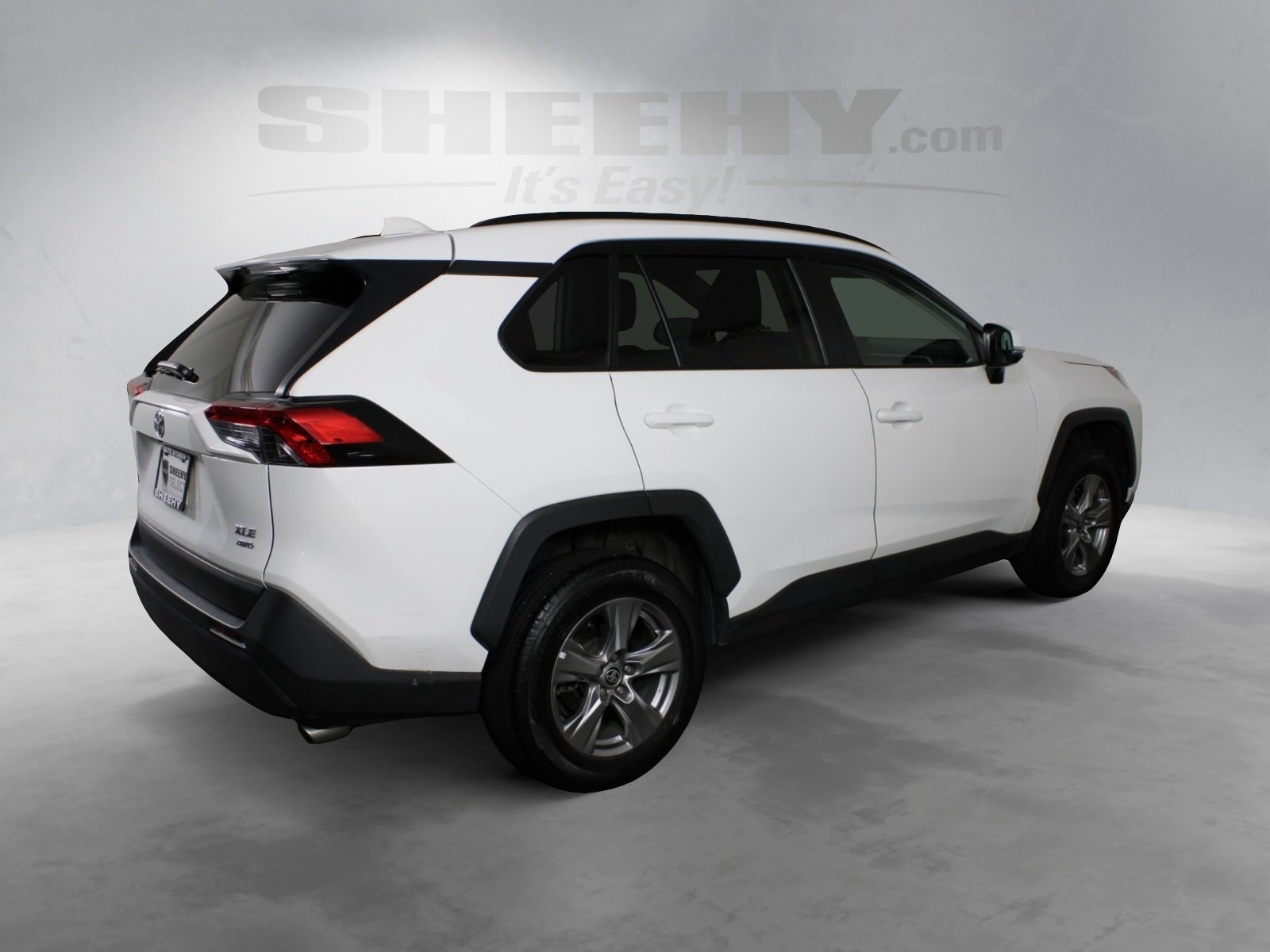 2022 Toyota RAV4 XLE photo 6