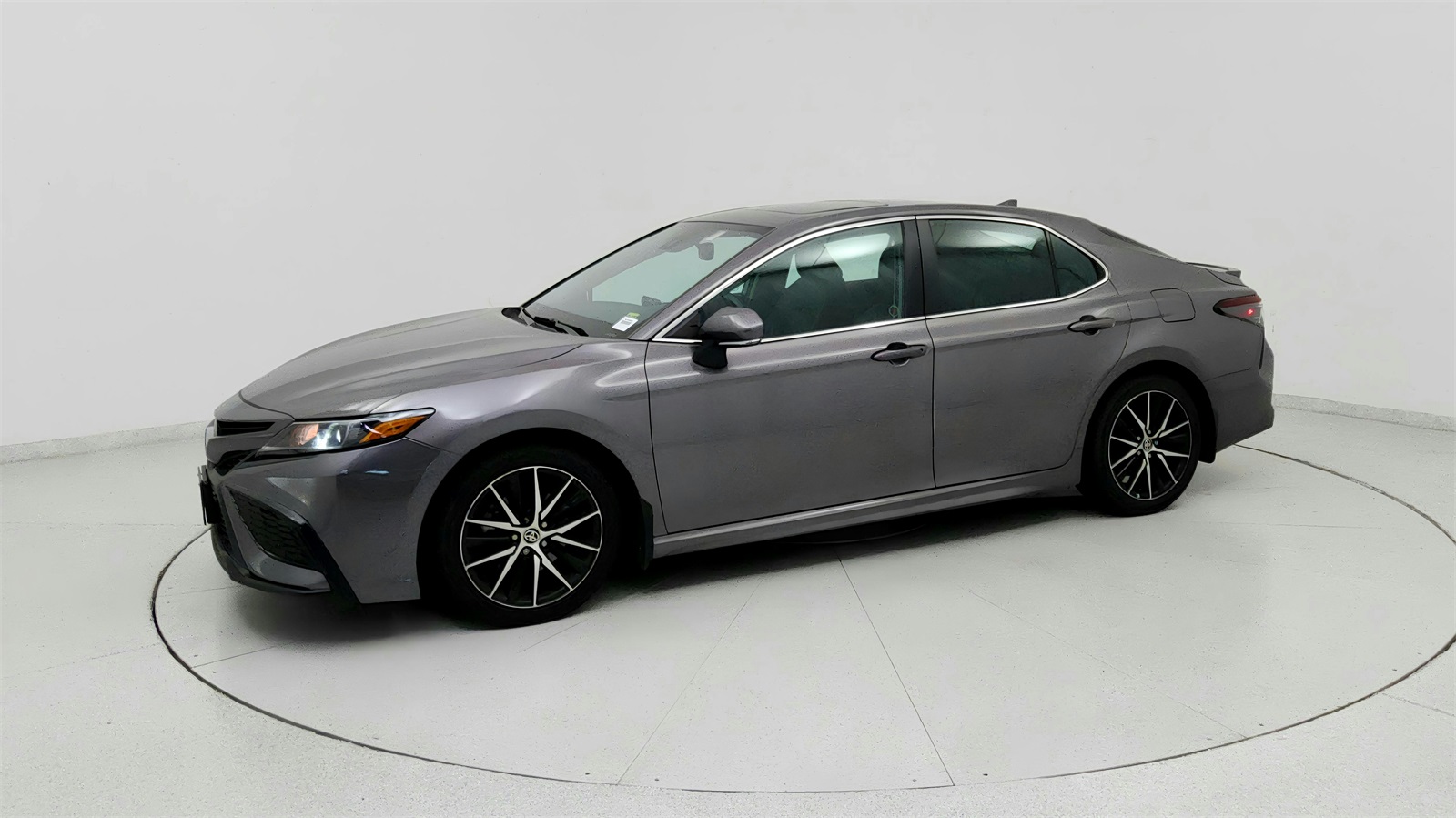 2022 Toyota Camry SE photo 3