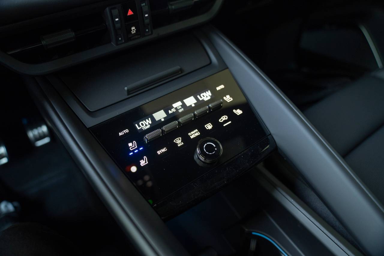 2025 Porsche Macan Turbo Electric photo 22