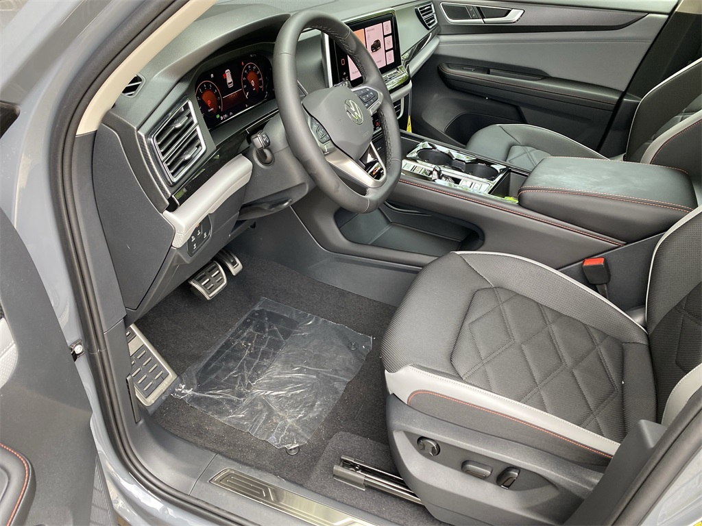 2025 Volkswagen Atlas Peak Edition SE photo 17