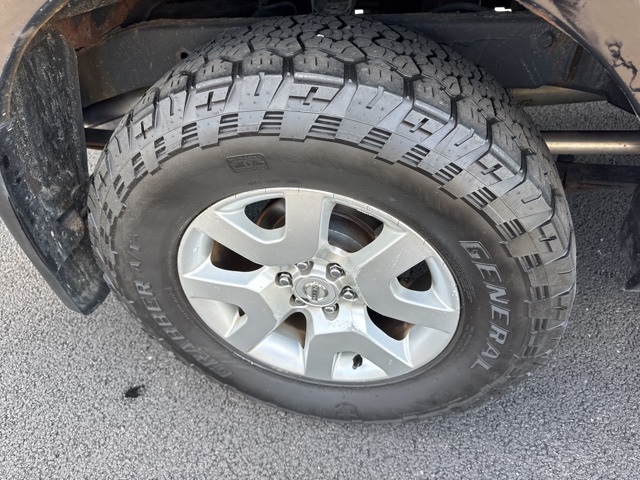 2012 Nissan Frontier SV photo 9