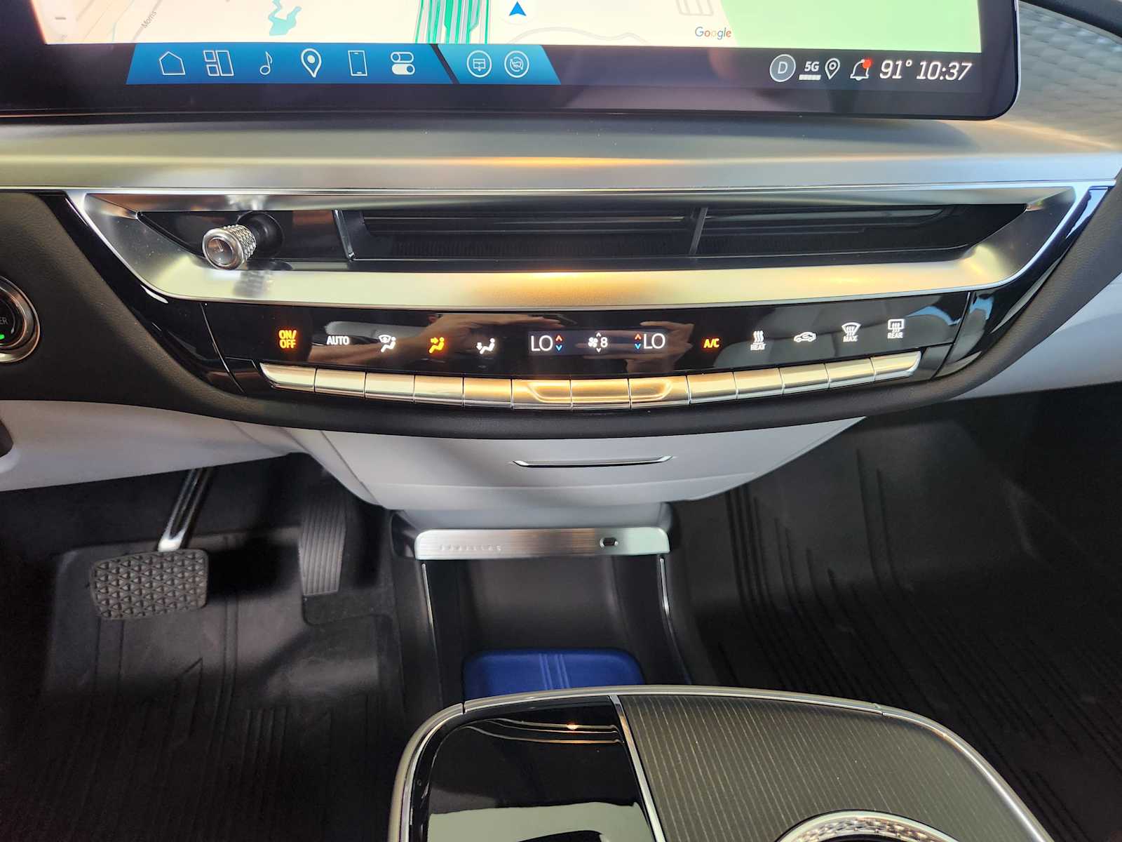 2025 Cadillac Lyriq Luxury photo 11