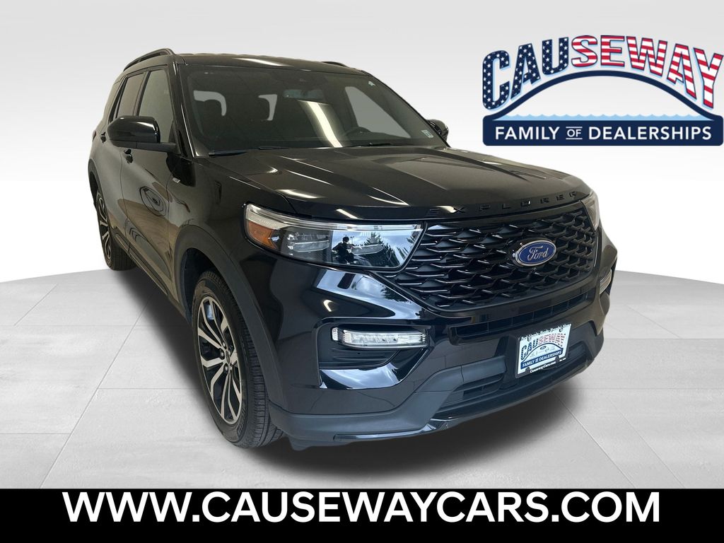 2023 Ford Explorer ST-LINE's photo