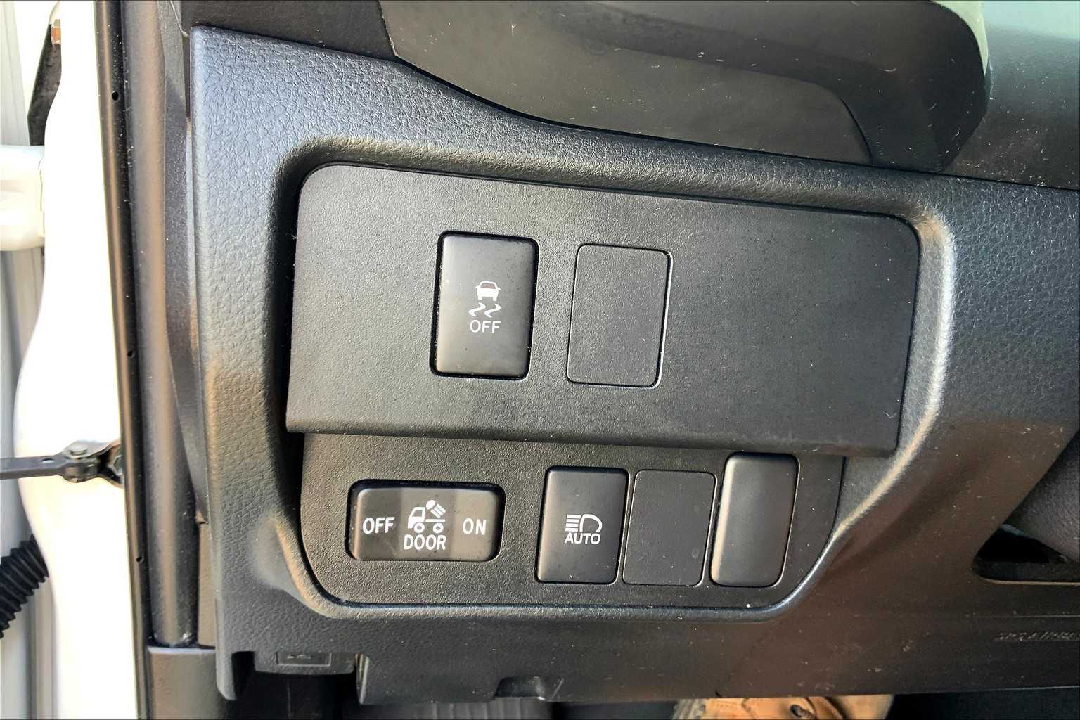 2023 Toyota Tacoma SR 4x4 photo 29
