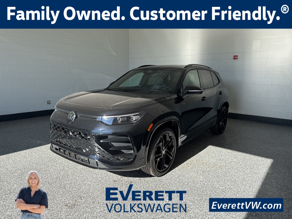 2026 Volkswagen Tiguan SE R-LINE BLACK's photo
