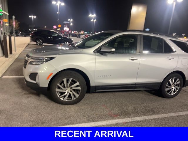 2022 Chevrolet Equinox LT photo 2