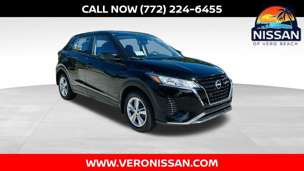 2025 Nissan KICKS PLAY Base