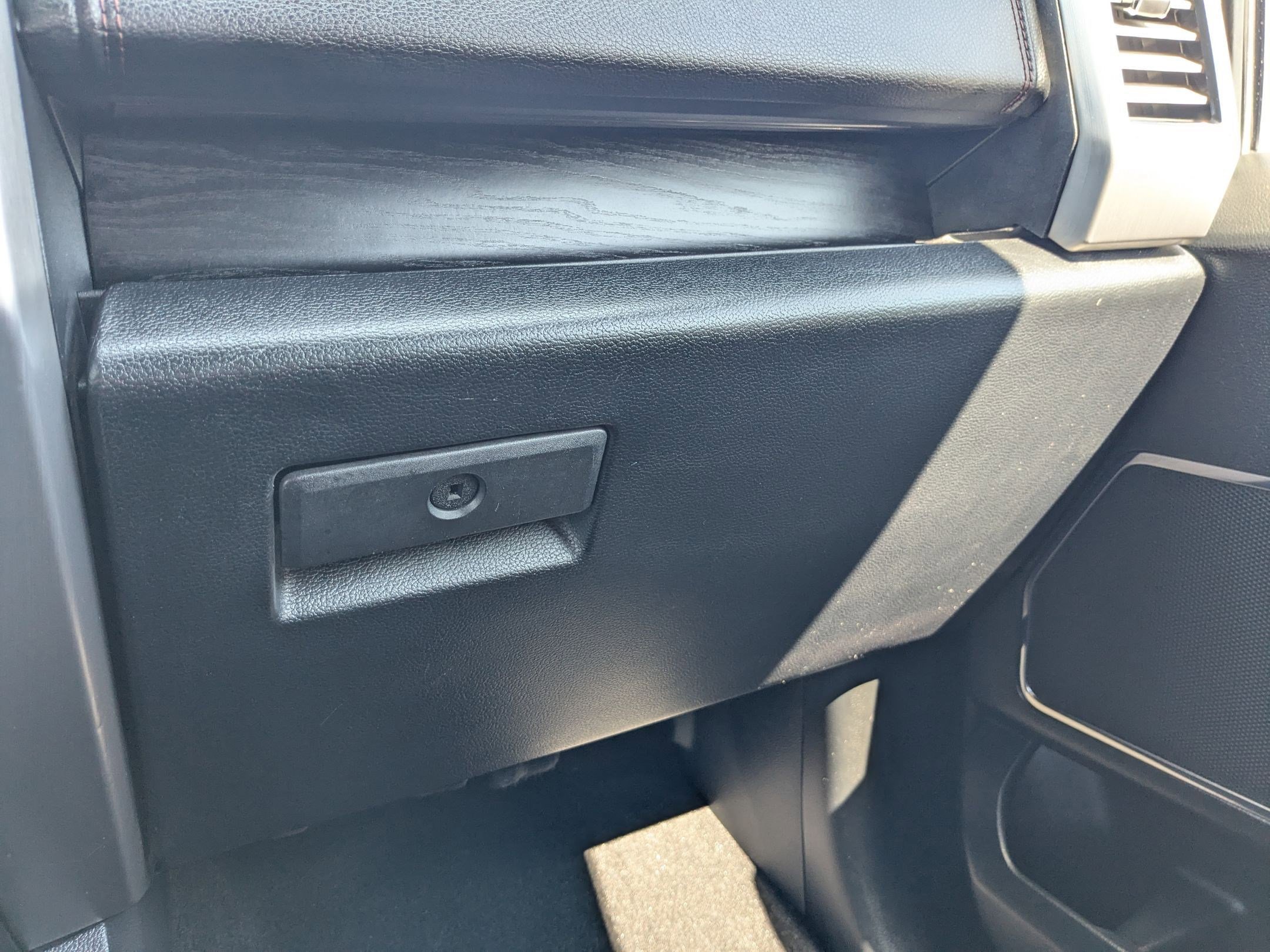 2020 Ford F-150 Platinum photo 29