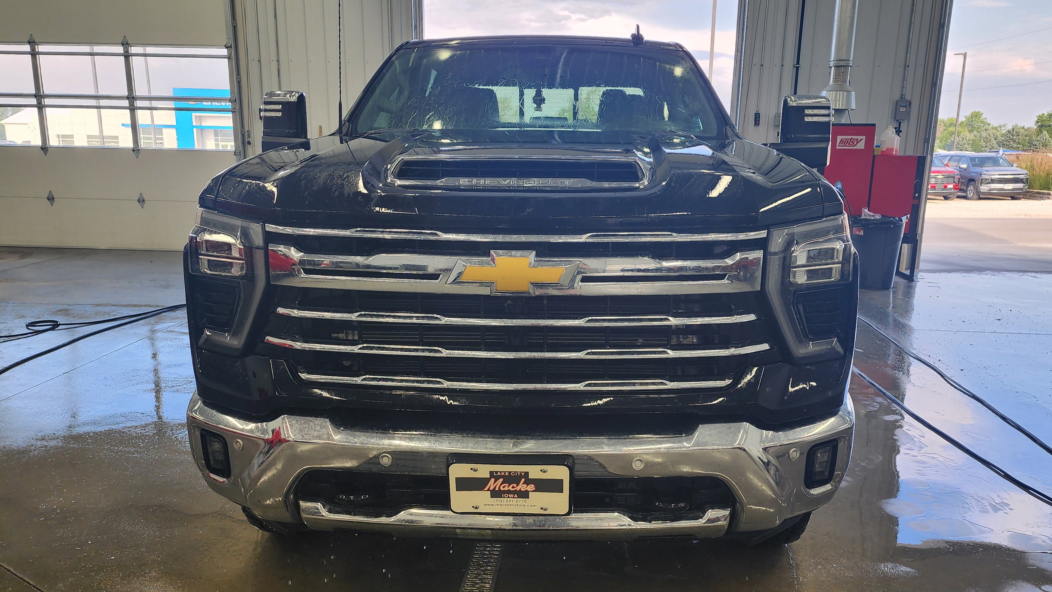 2024 Chevrolet Silverado 2500HD LTZ photo 2