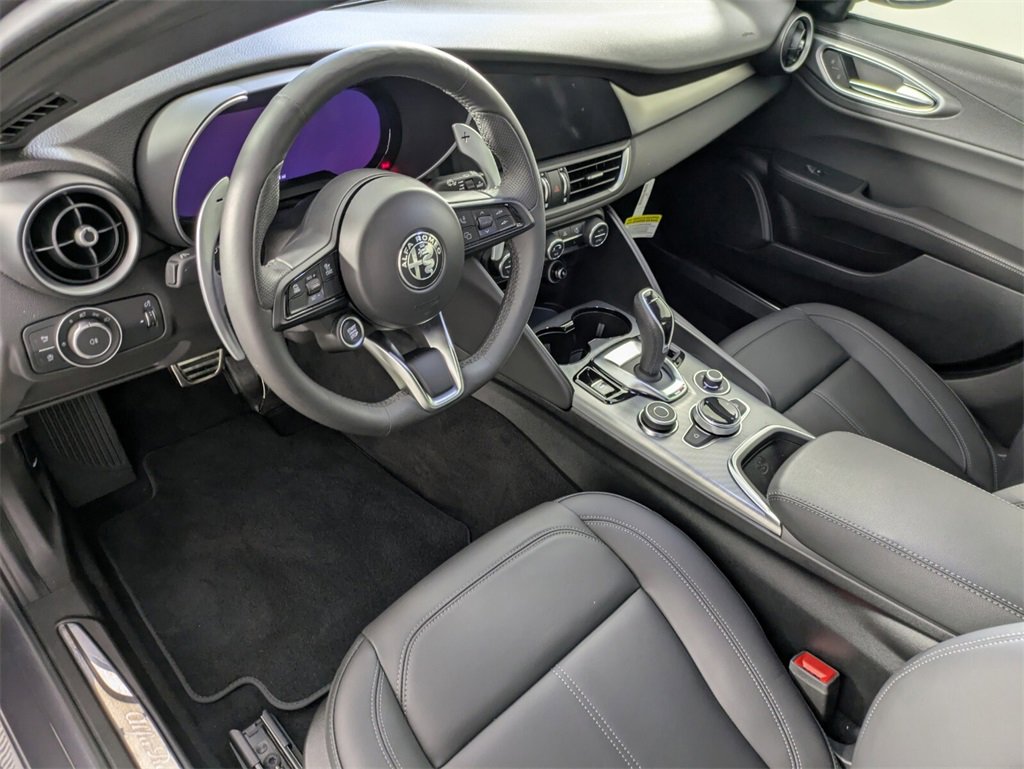 2025 Alfa Romeo Giulia Base photo 10