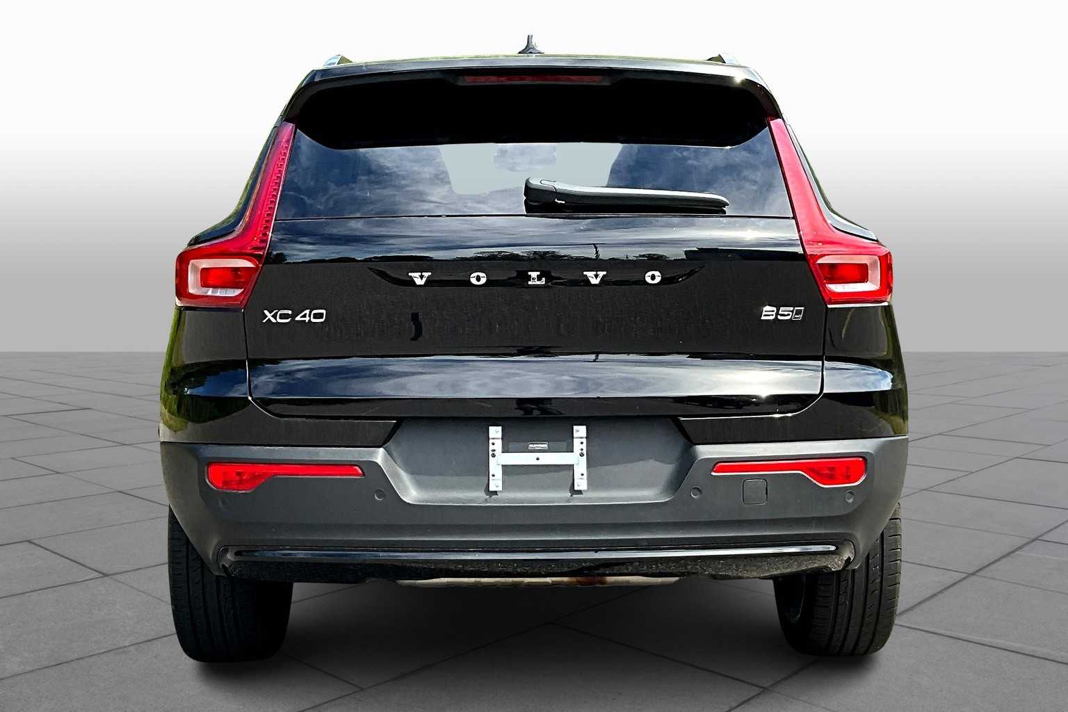 2025 Volvo XC40 Plus photo 4