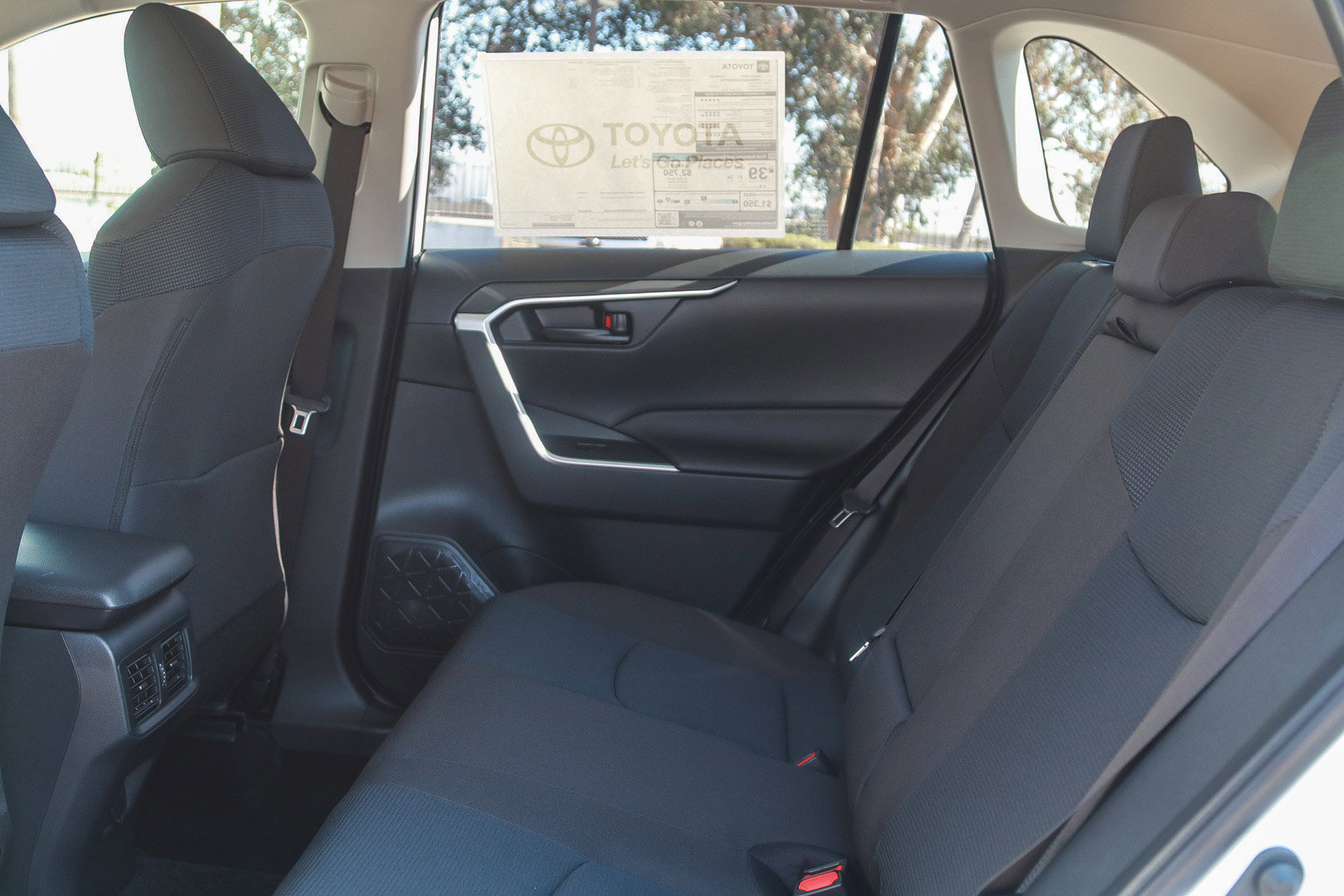 2025 Toyota RAV4 Hybrid LE photo 18