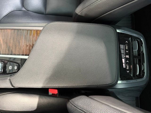 2016 Volvo XC90 T6 Momentum photo 42