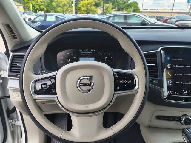 2022 Volvo XC90 T5 Momentum photo 5