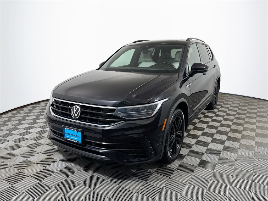 2022 Volkswagen Tiguan SE R-LINE BLACK's photo