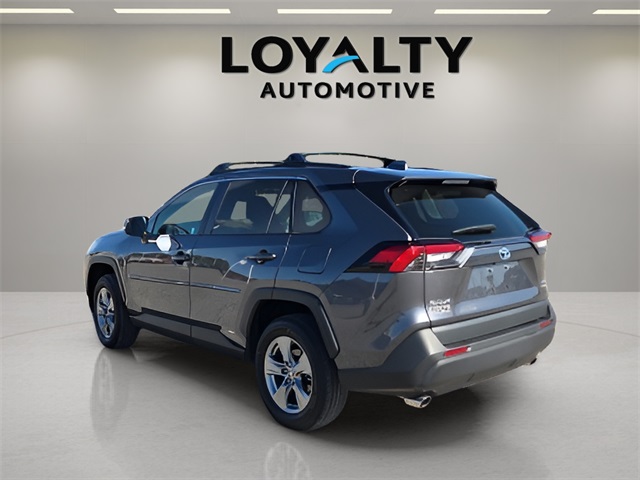 2024 Toyota RAV4 Hybrid XLE photo 3