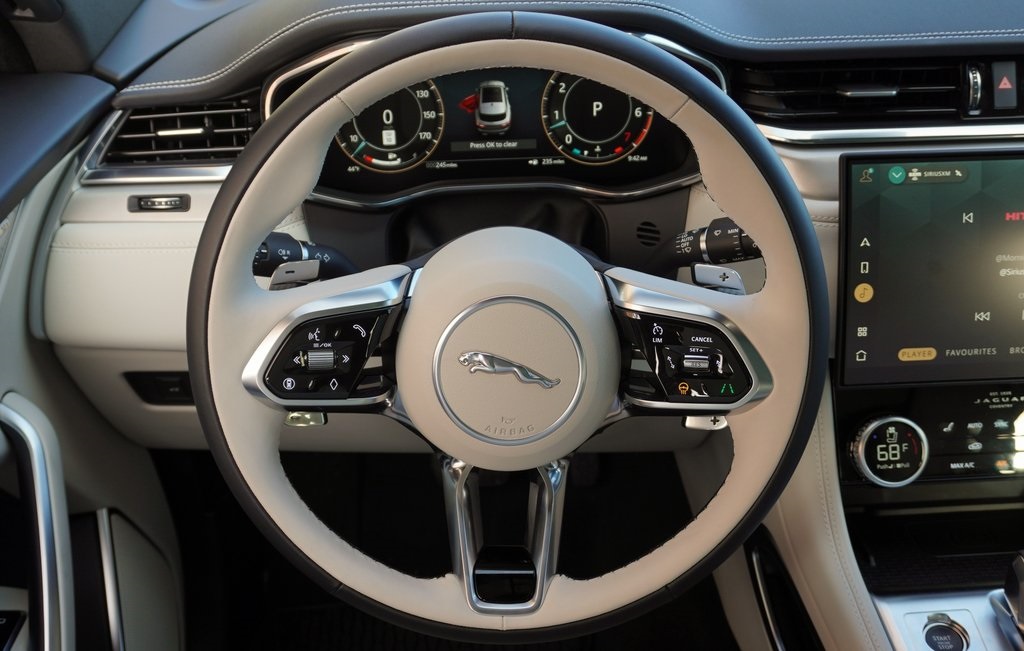 2025 JAGUAR F-PACE - Image 15