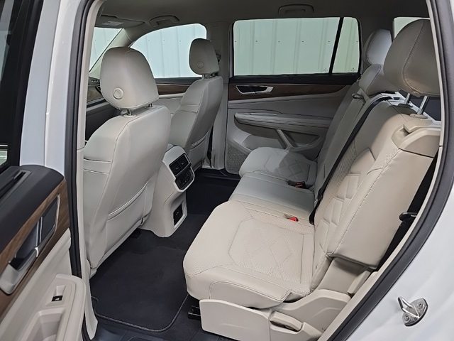 2024 Volkswagen Atlas SE Technology photo 30