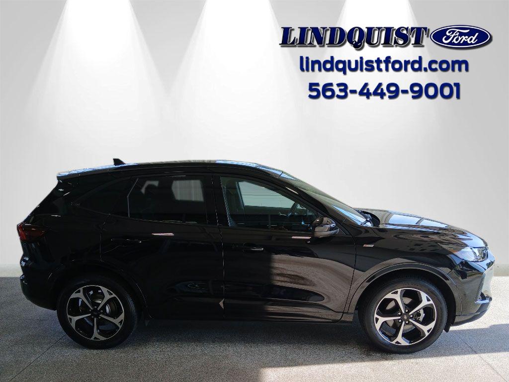2023 Ford Escape ST-Line Select's photo