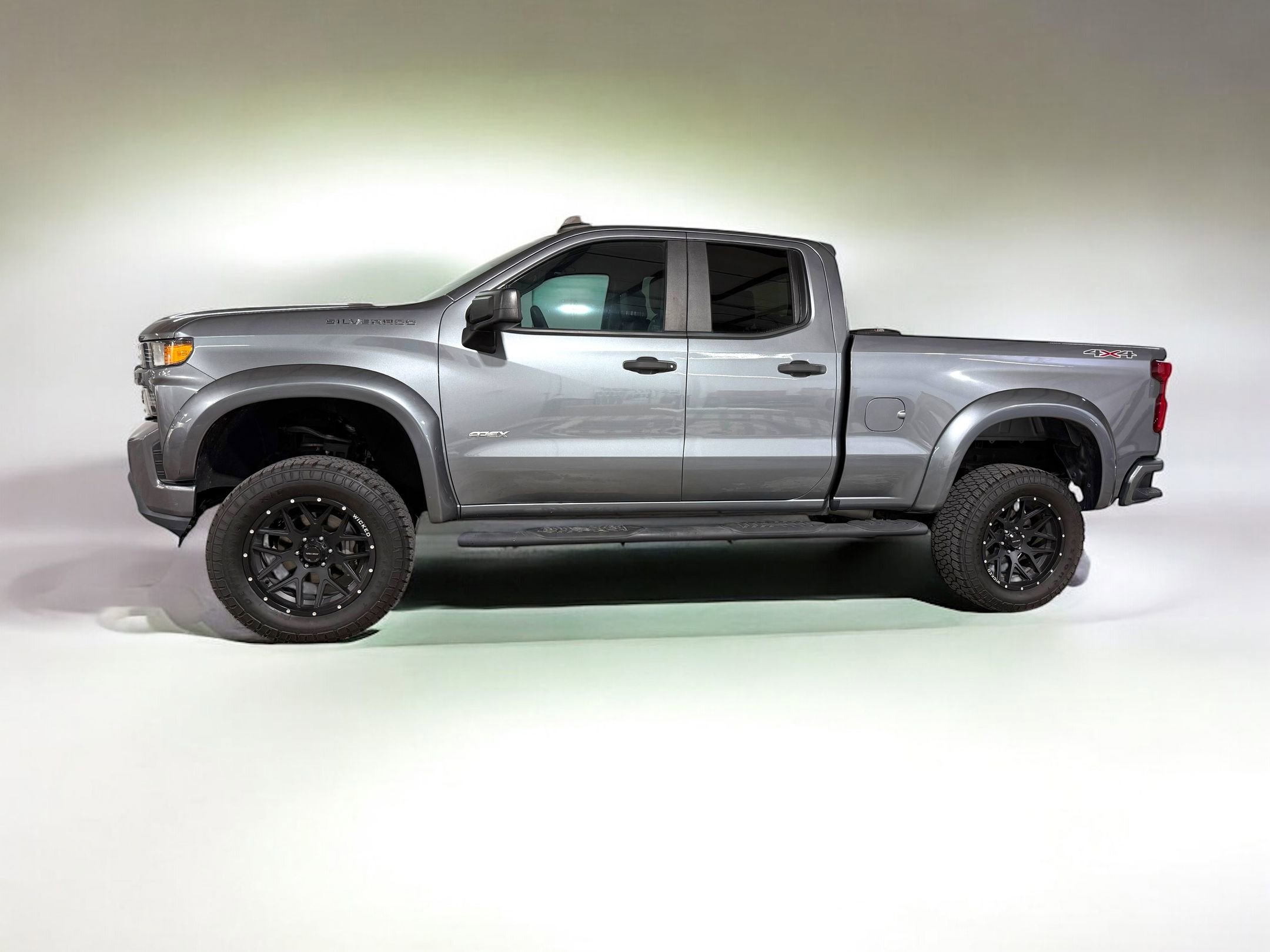 2020 Chevrolet Silverado 1500 Custom photo 2