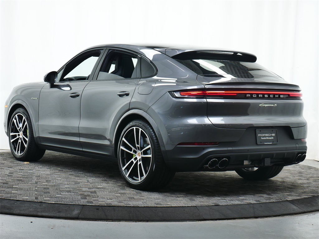 2025 Porsche Cayenne S E-Hybrid Coupe photo 2