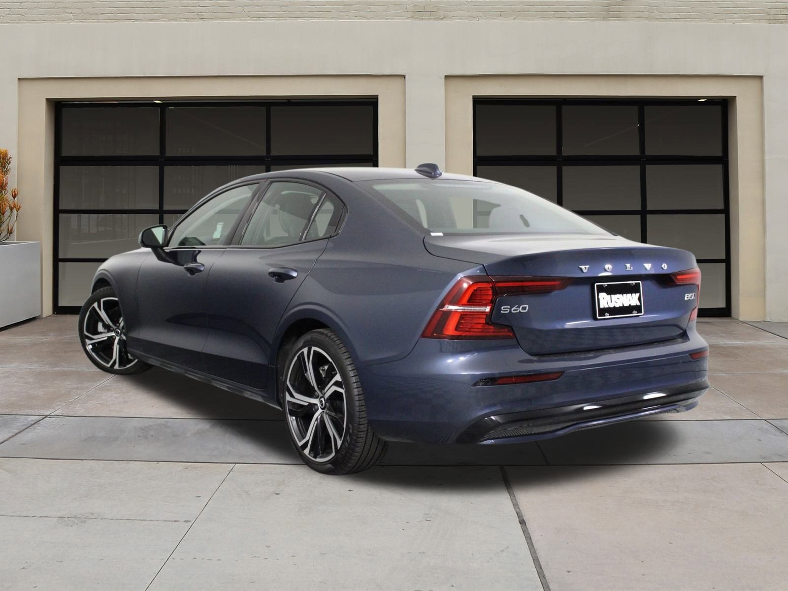 2025 Volvo S60 B5 Core photo 2