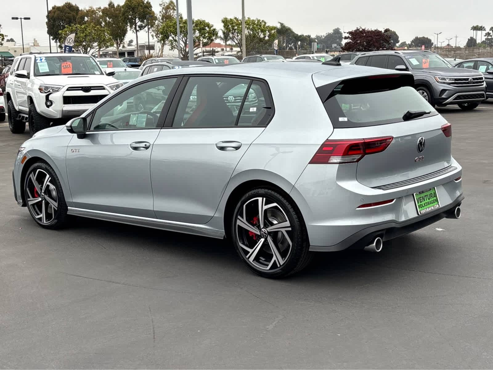 2025 Volkswagen Golf GTI SE photo 4