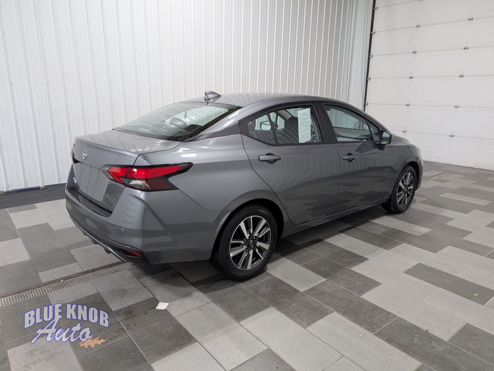 2025 Nissan Versa SV photo 4