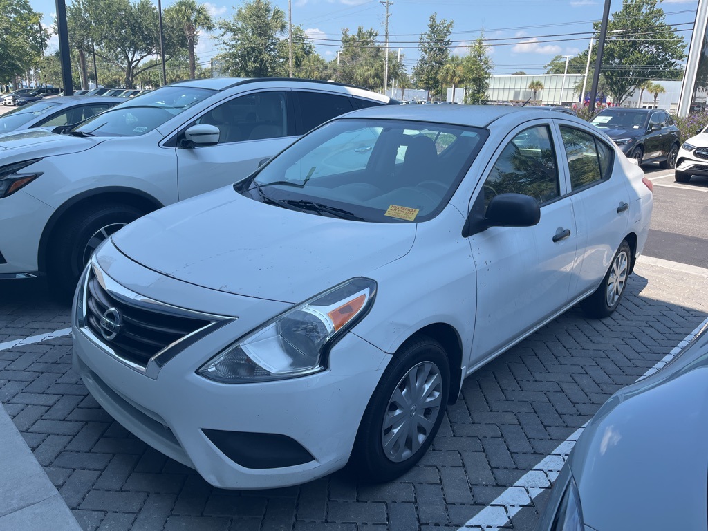 2015 Nissan Versa 1.6 Plus photo 2
