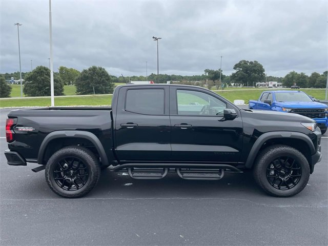 2025 Chevrolet Colorado Trail Boss photo 2