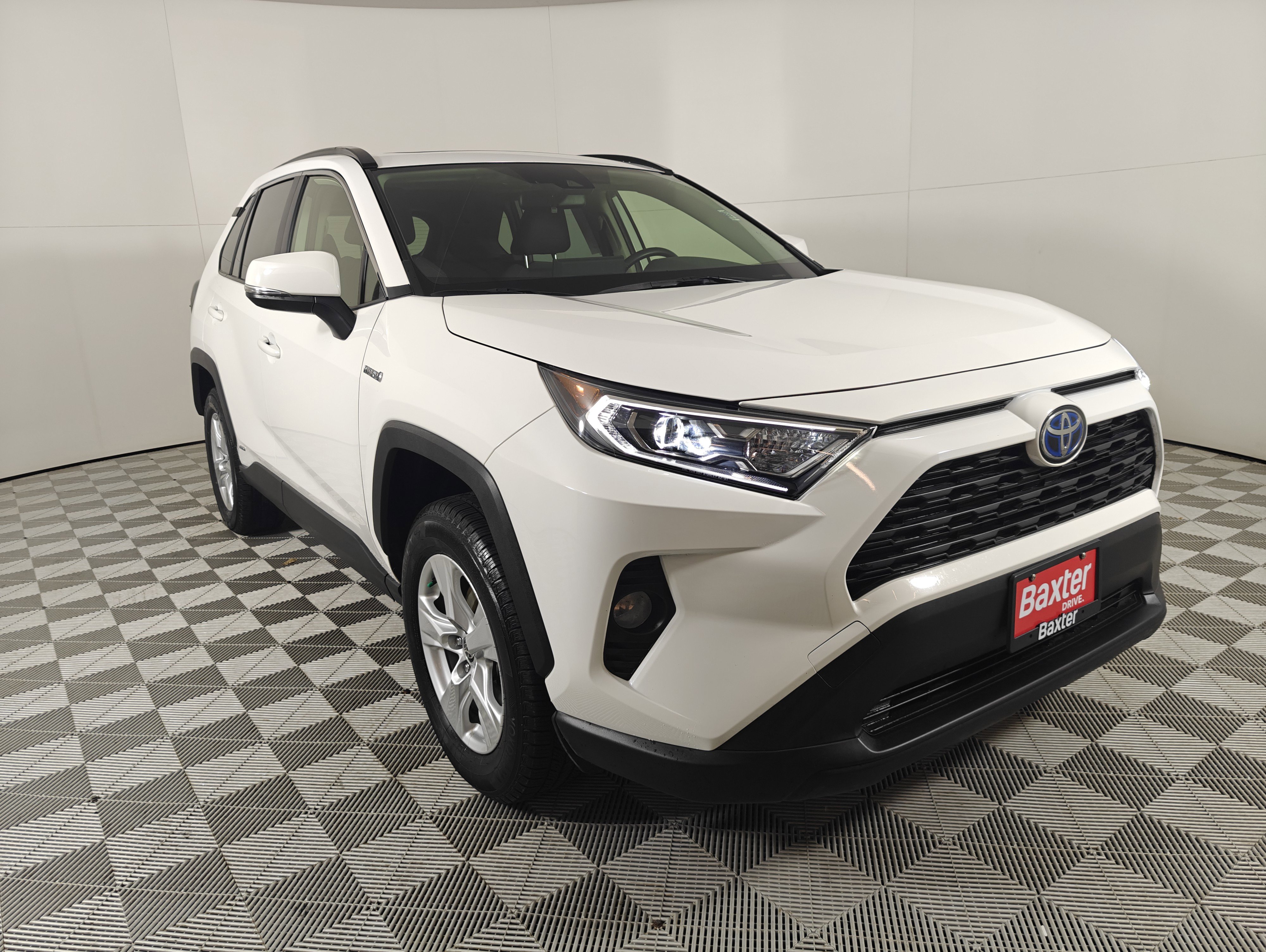 2021 Toyota RAV4 XLE's photo
