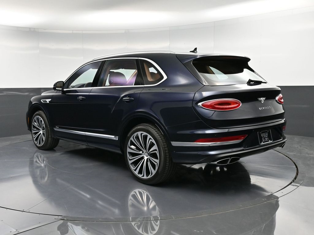 2024 Bentley Bentayga V8 photo 2