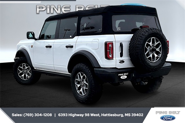 2024 Ford Bronco Badlands photo 2