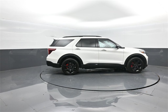 2022 Ford Explorer ST photo 6