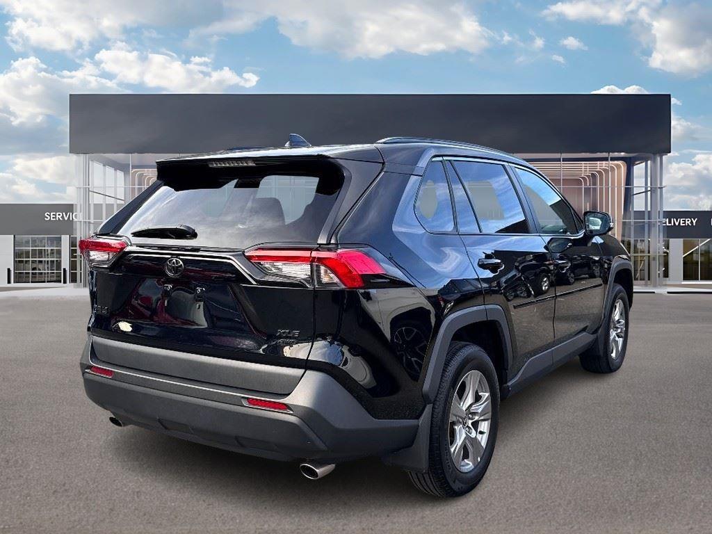 2022 Toyota RAV4 XLE photo 4