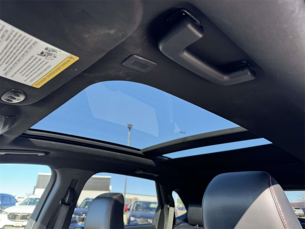 2022 Ford Edge ST photo 4