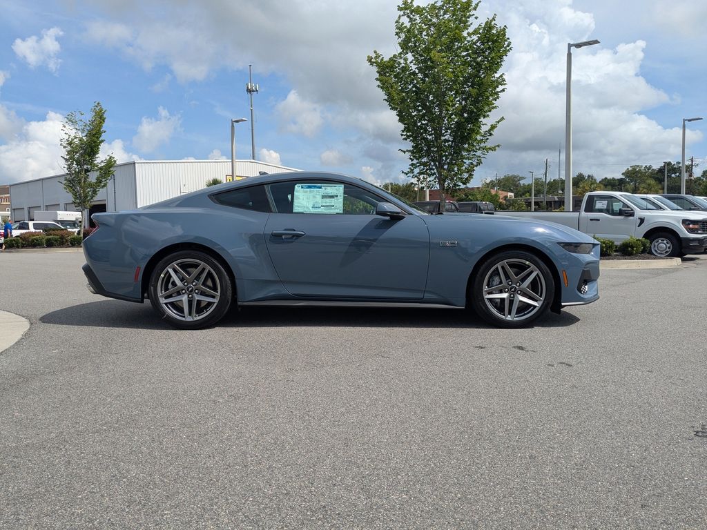 2025 Ford Mustang GT photo 3