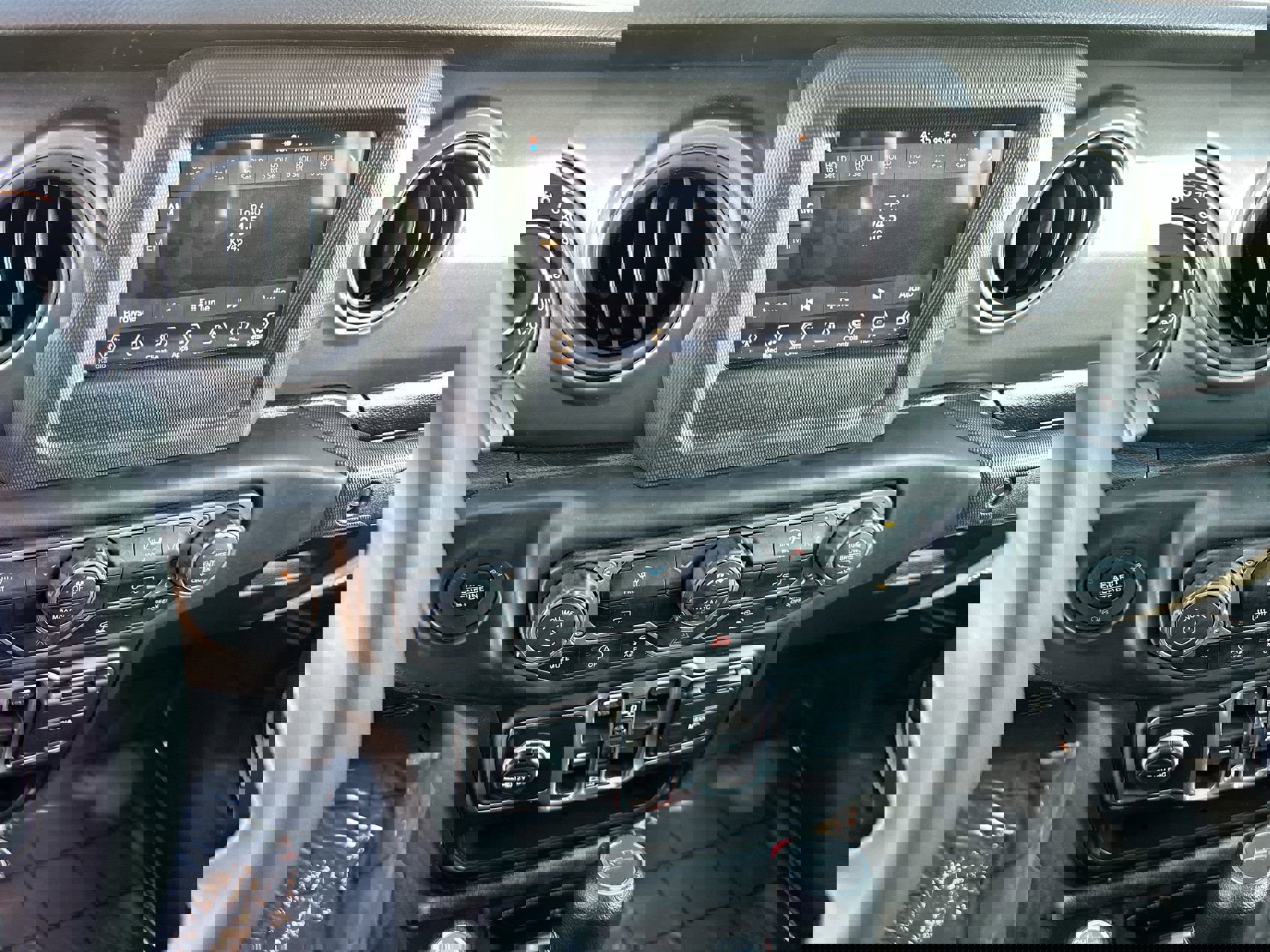 2023 Jeep Gladiator Sport S photo 16