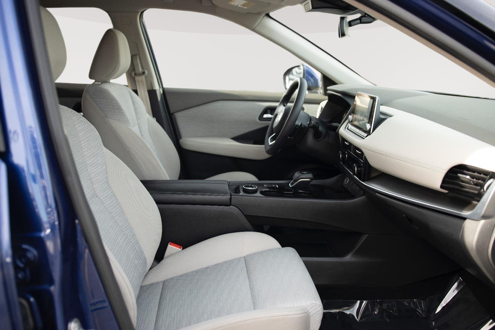 2021 Nissan Rogue SV photo 14