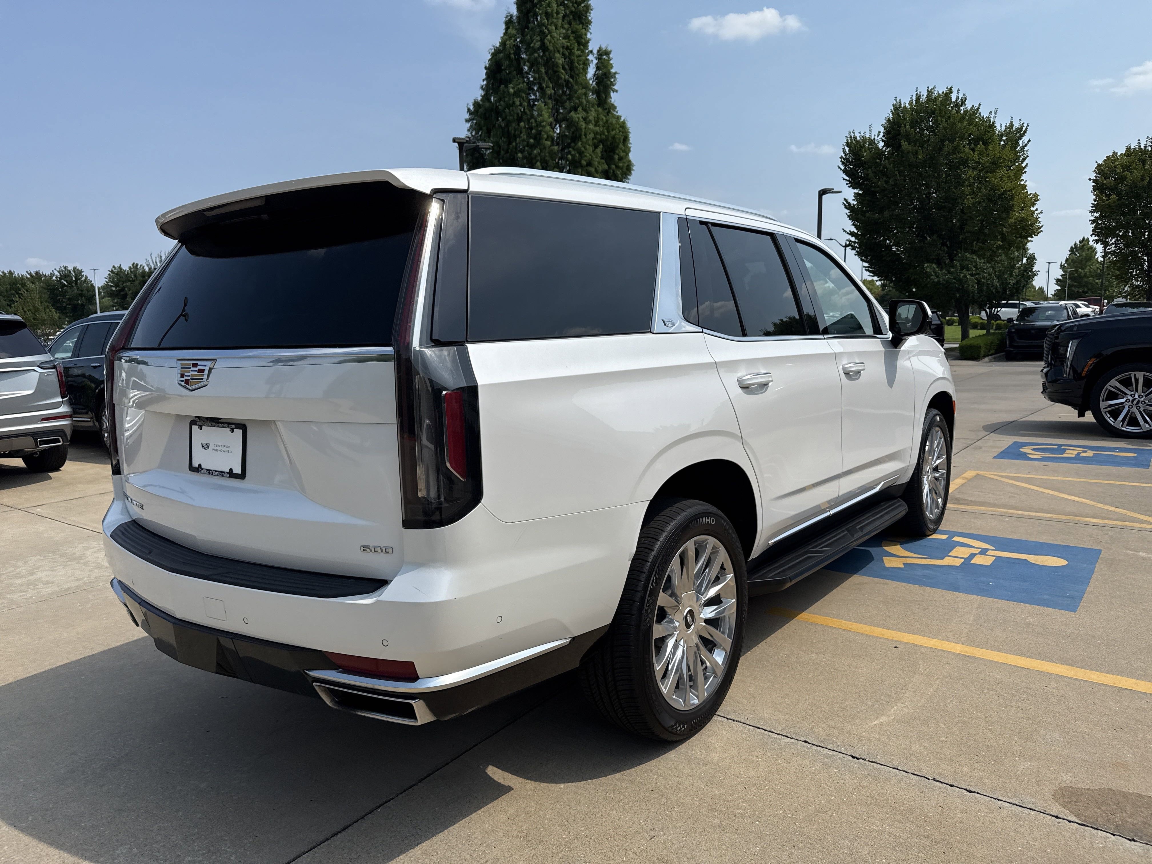 2023 Cadillac Escalade Premium Luxury photo 3