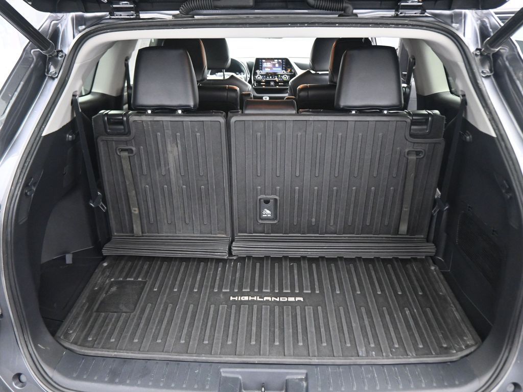 2022 Toyota Highlander XLE photo 39
