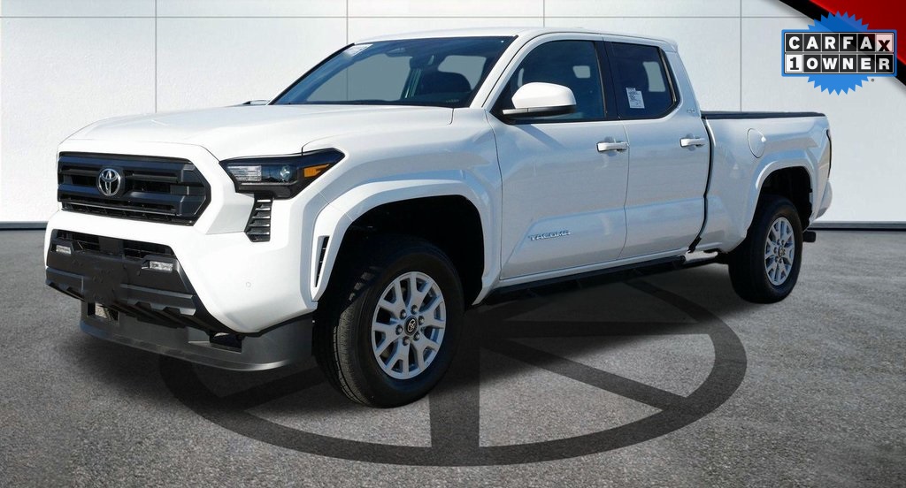 2025 Toyota Tacoma SR5's photo