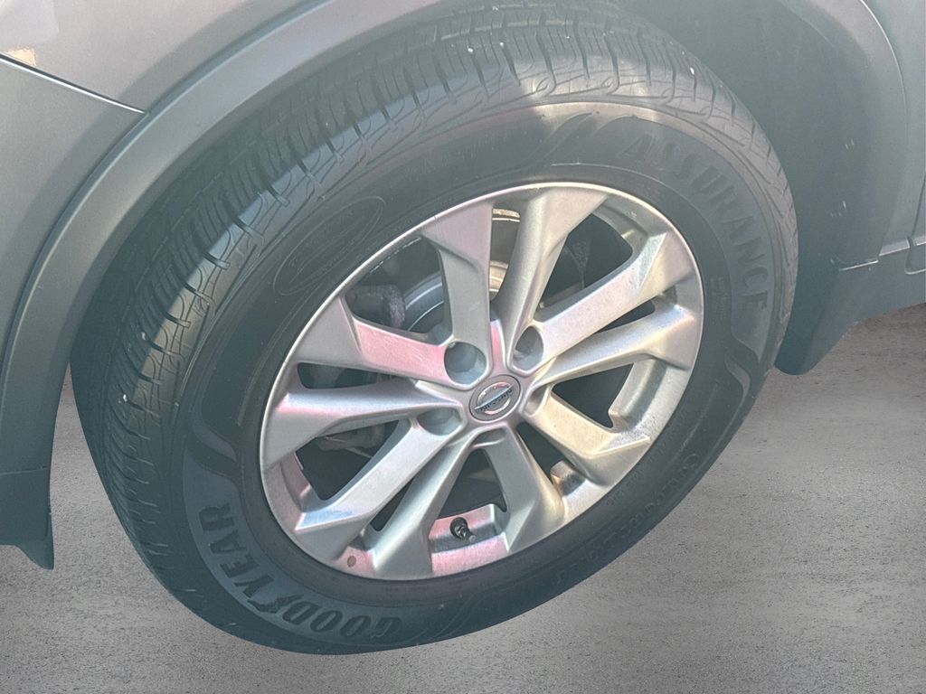 2016 Nissan Rogue SV photo 12