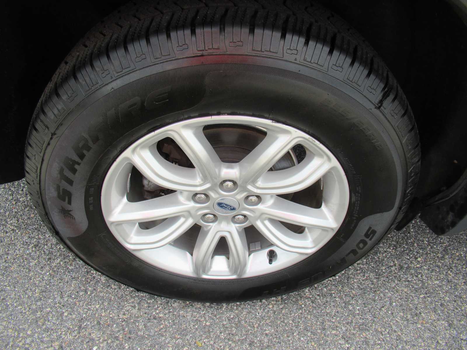 2021 Ford Explorer Base photo 6