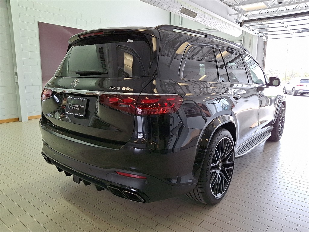 2025 Mercedes Benz GLS 63 AMG photo 4