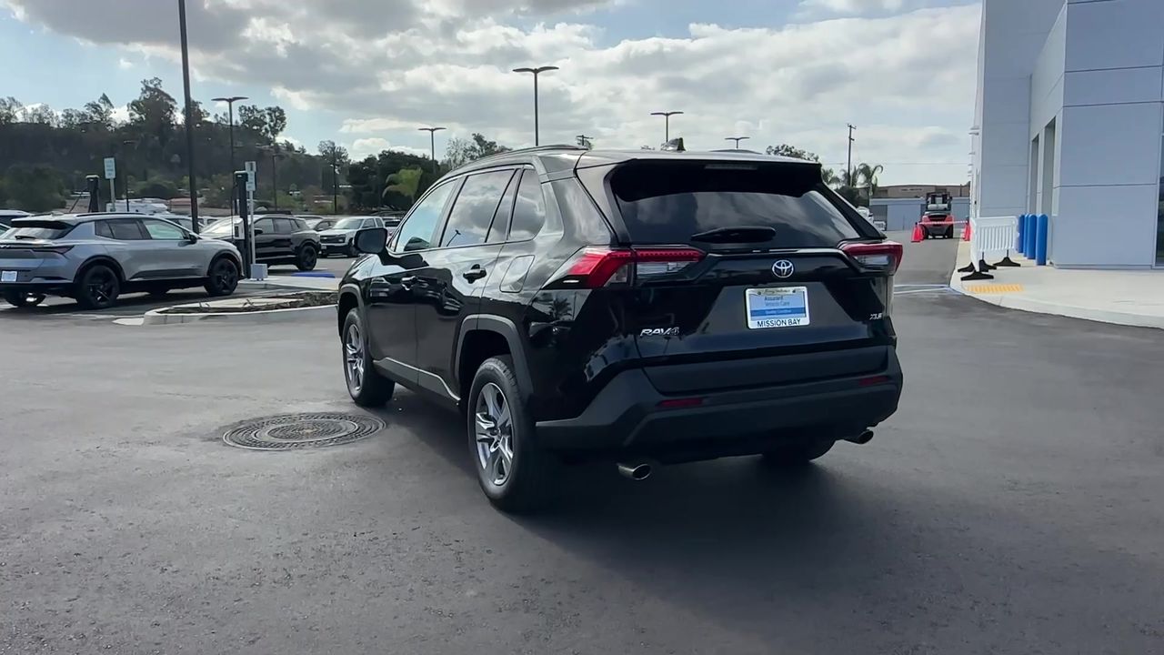 2022 Toyota RAV4 XLE photo 45
