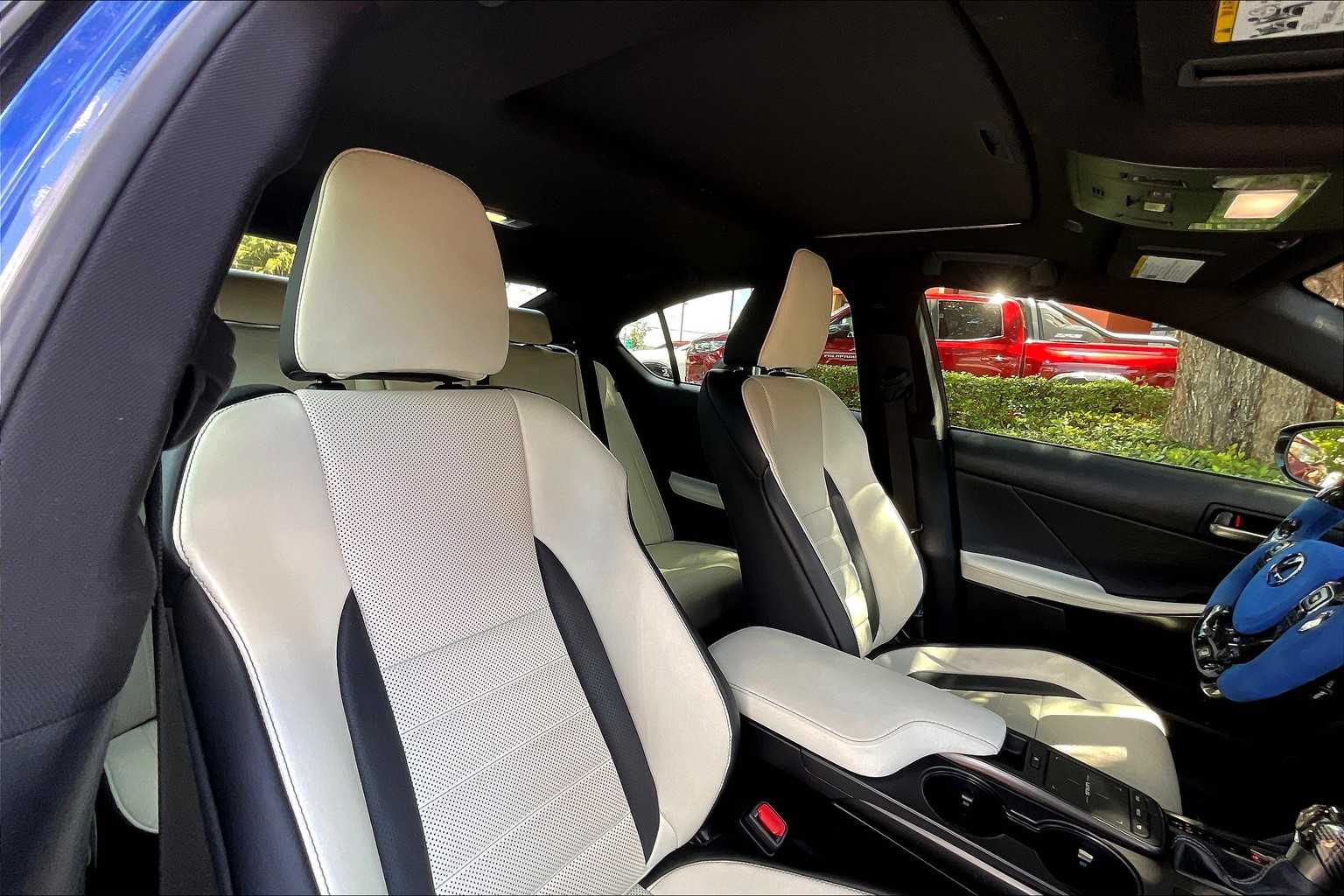 2022 Lexus IS F SPORT photo 21
