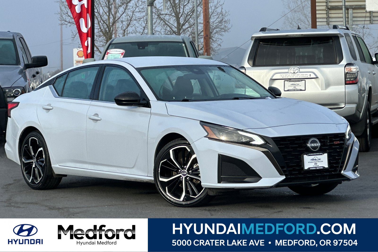 2023 Nissan Altima SR's photo