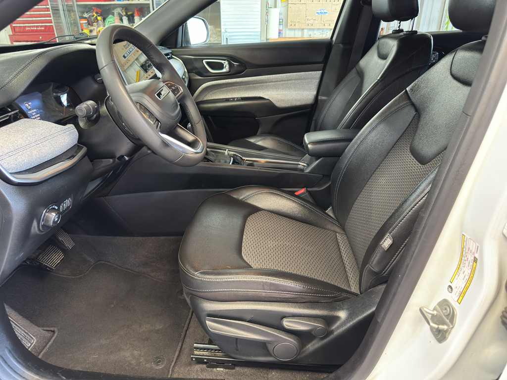 2023 Jeep Compass Latitude photo 9