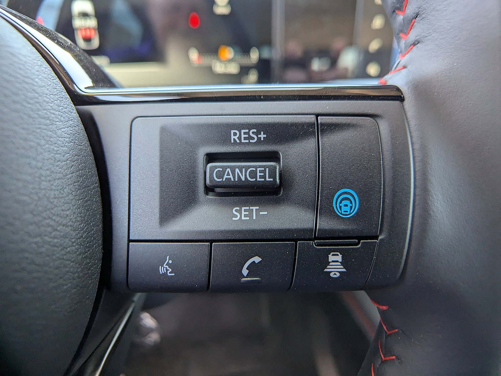 2025 Nissan Kicks SR photo 15